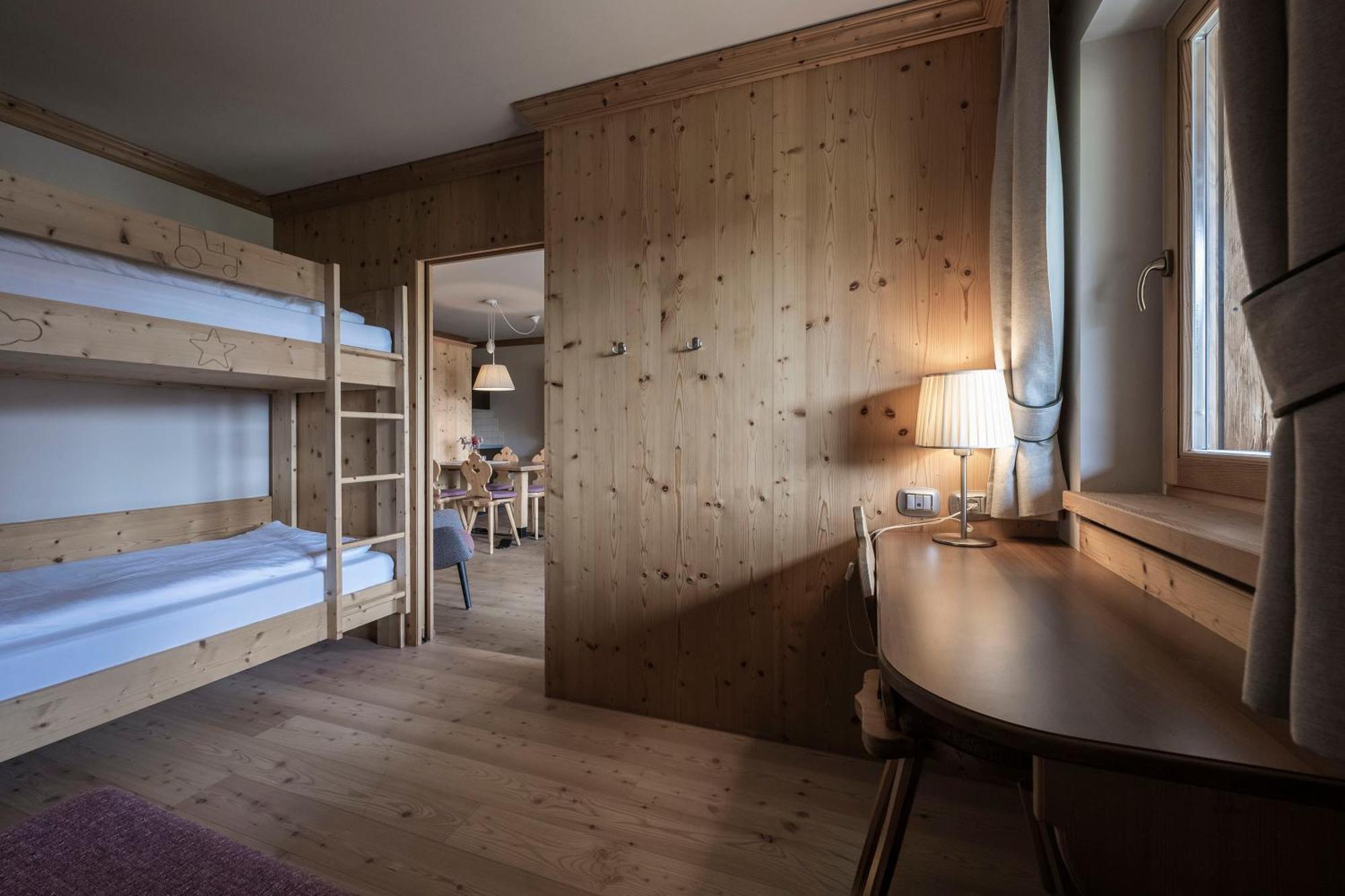 Post Alpina - Family Mountain Chalets San Candido Exterior foto