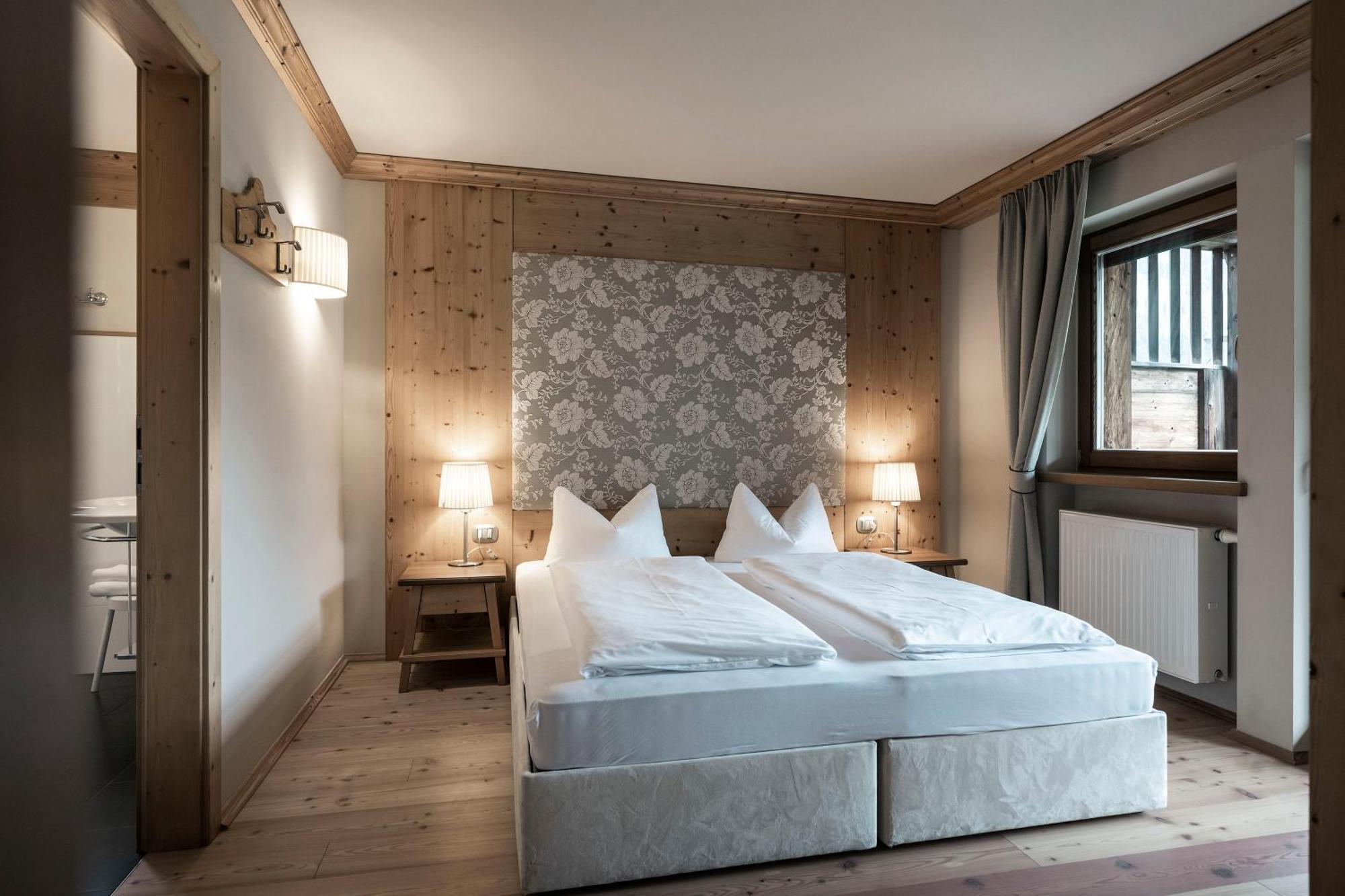 Post Alpina - Family Mountain Chalets San Candido Exterior foto