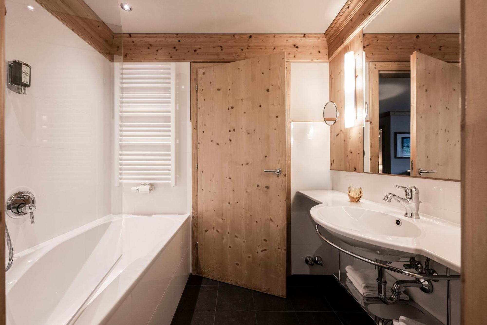 Post Alpina - Family Mountain Chalets San Candido Exterior foto