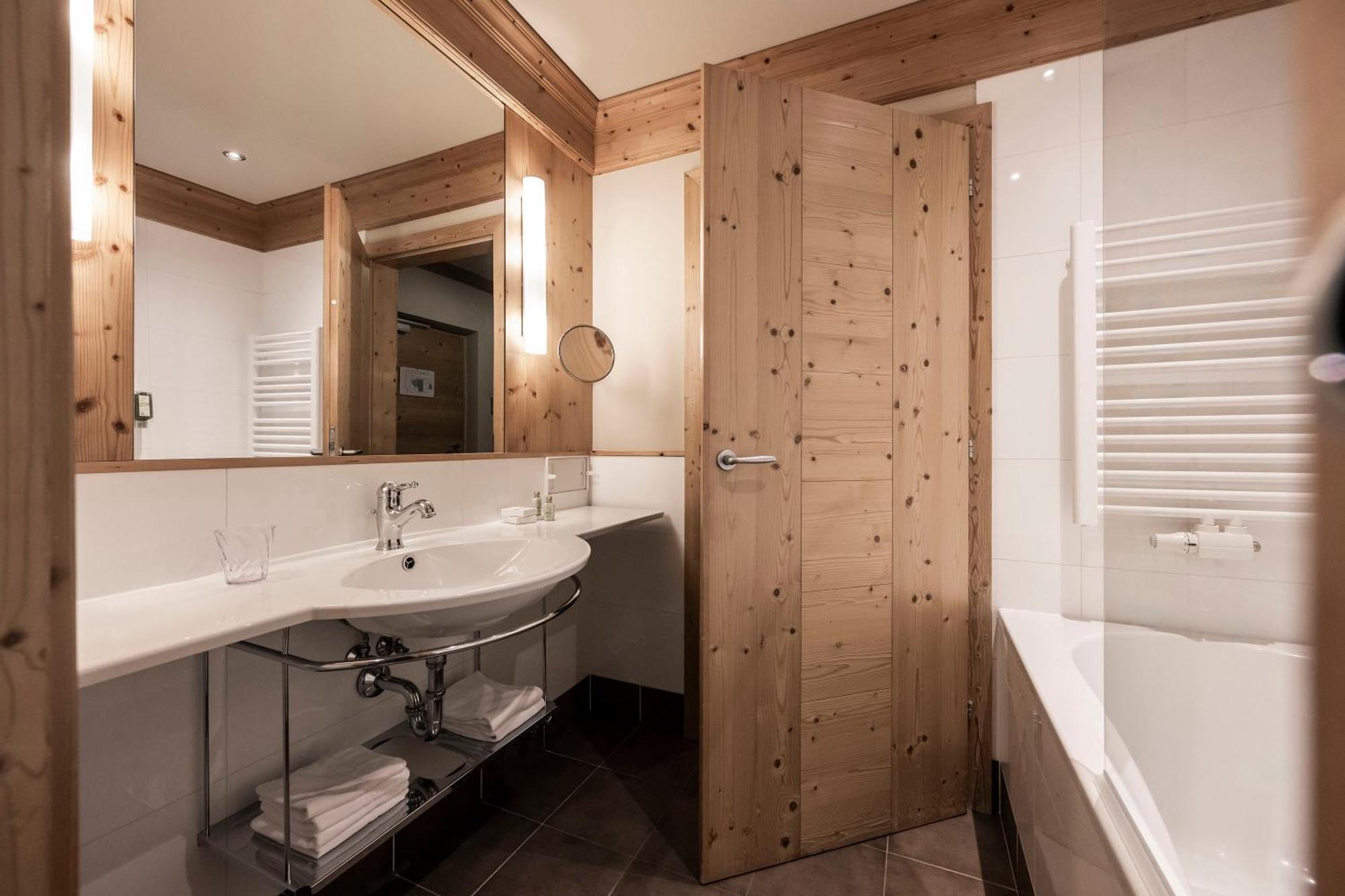 Post Alpina - Family Mountain Chalets San Candido Exterior foto